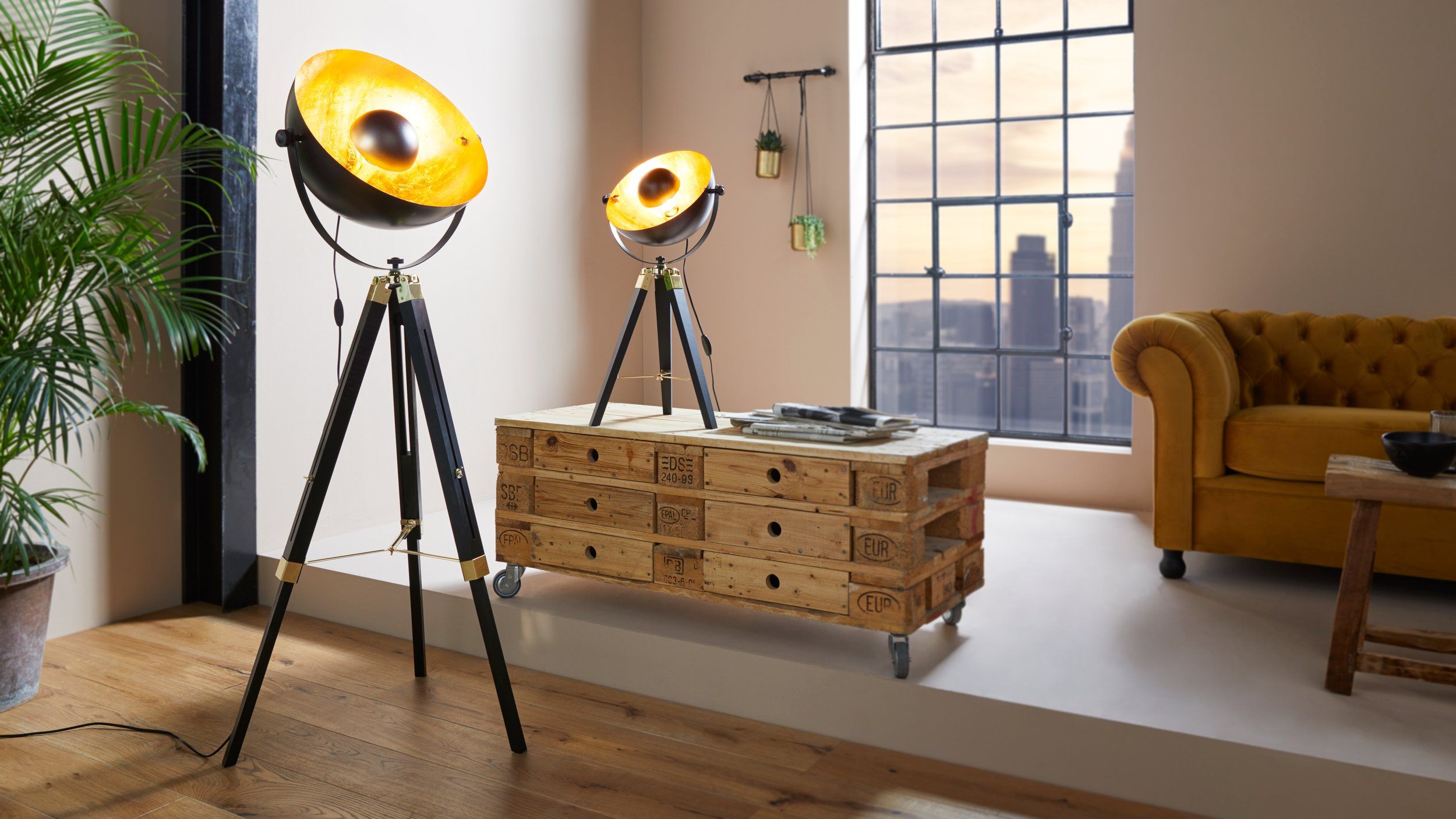 COVALEDA - Piantana - E27 1X60W - Struttura in legno, acciaio / finitura nero, ottone, oro;
Ø550 H1640